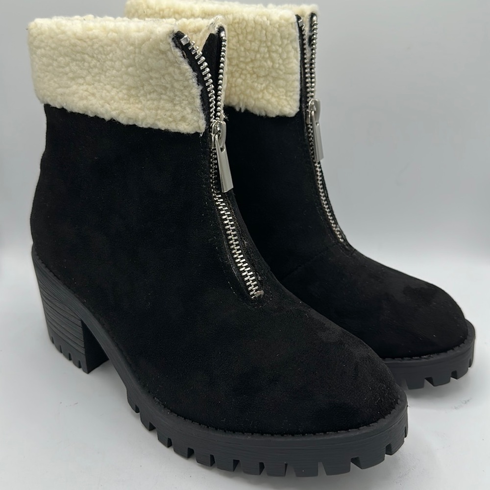 Bella Vita black Cable super suede and fleece lug sole boots, size 5M